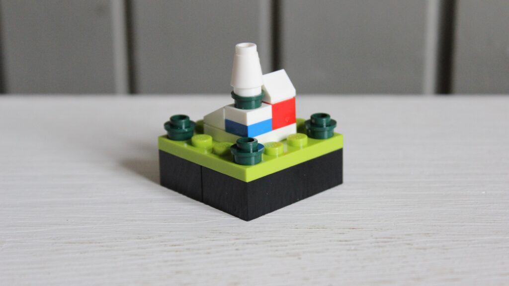 lego 40820 up scaled santa minifigure 8