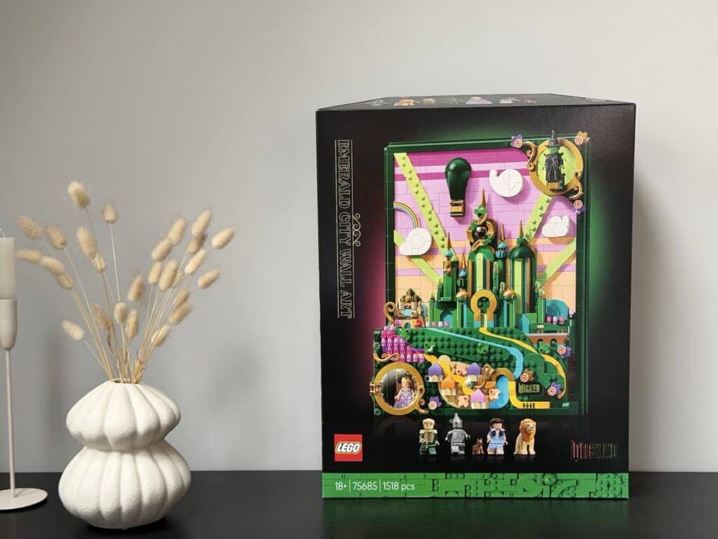 lego 75685 emerald city wall art box 2