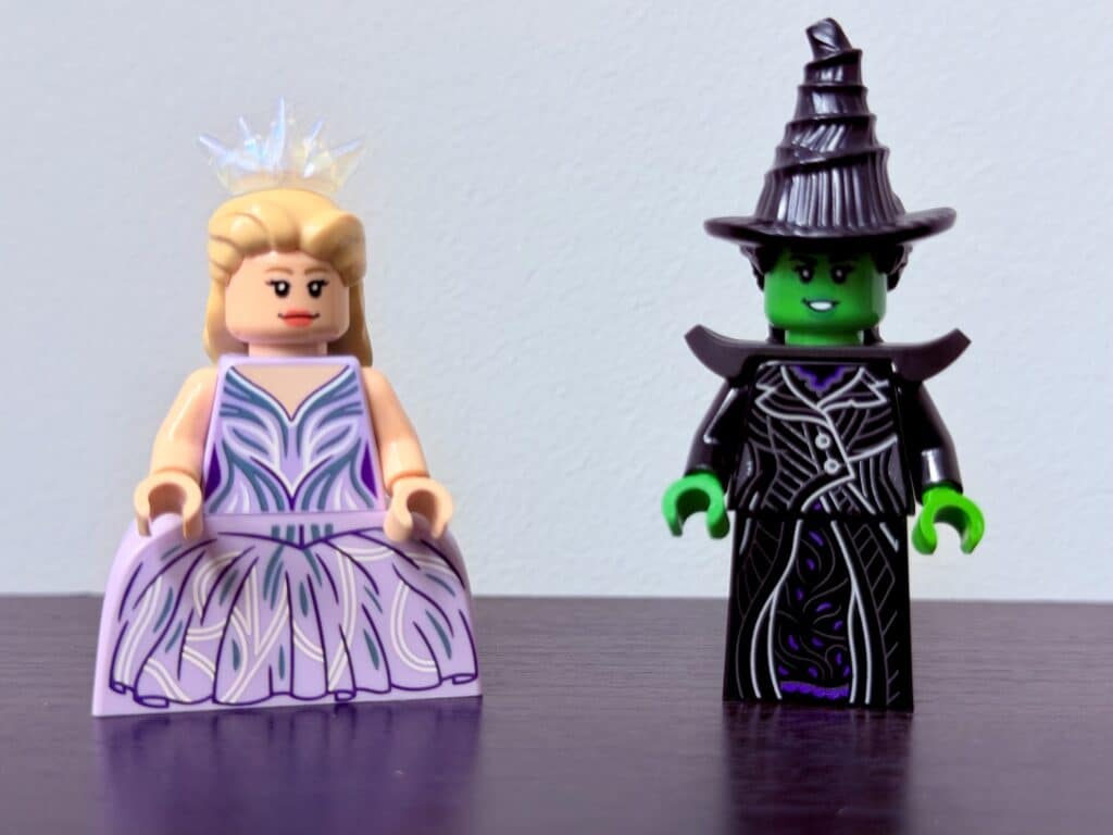 lego 75685 emerald city wall art minifigures 3
