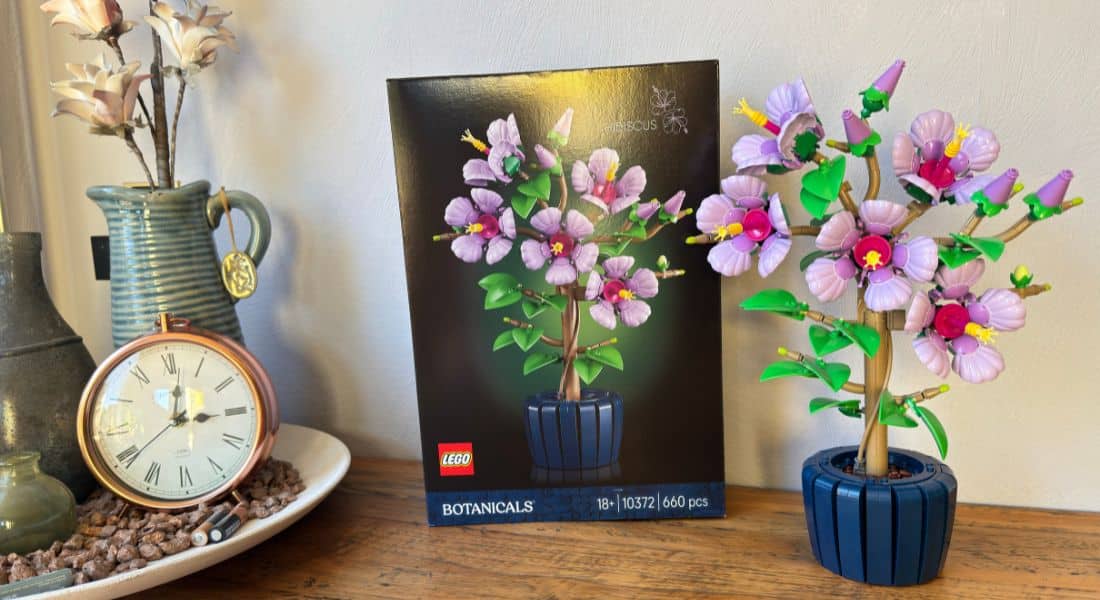 Review: LEGO Botanicals 10372 Hibiscus – zorgzaam bouwen