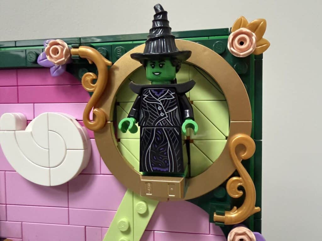 lego wicked 75685 emerald city wall art00019