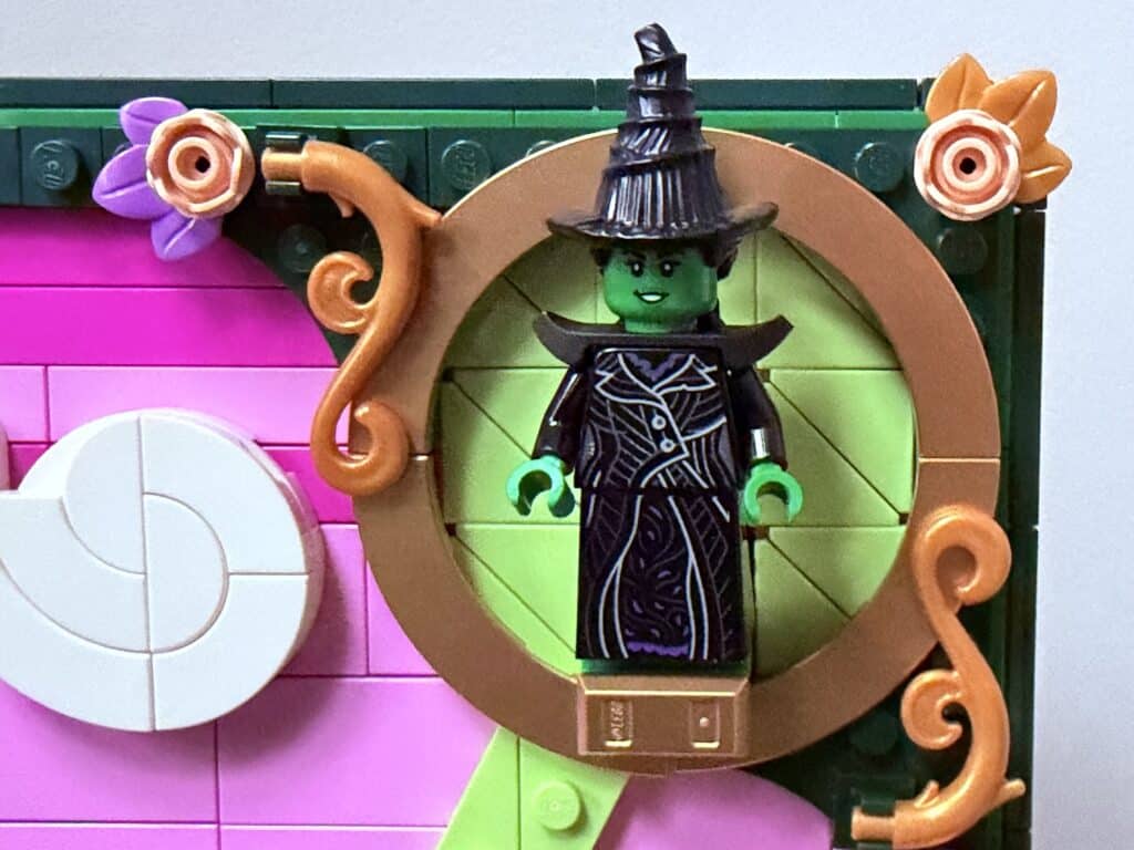 lego wicked 75685 emerald city wall art00033