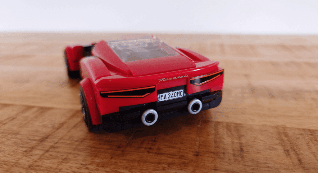 lego vs. mattel brick shop porsche 911 gt3 rs en maserati mc20 naast elkaar (12)