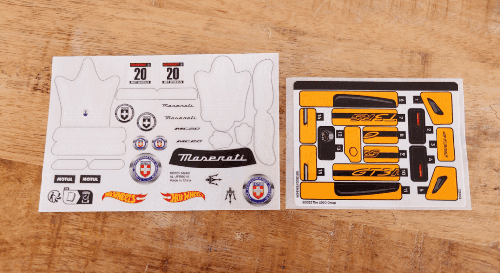 lego vs. mattel brick shop porsche 911 gt3 rs en maserati mc20 naast elkaar (17)