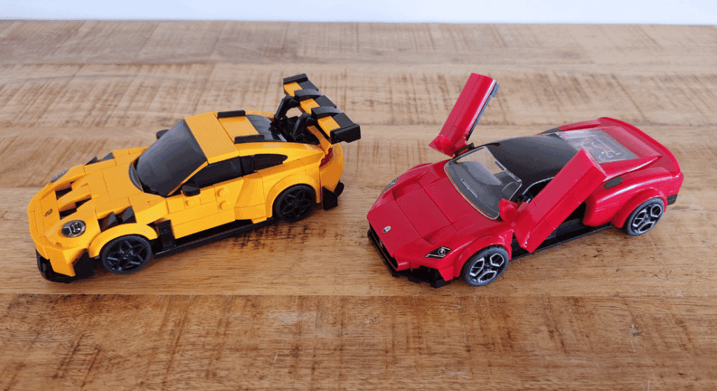 lego vs. mattel brick shop porsche 911 gt3 rs en maserati mc20 naast elkaar (3)