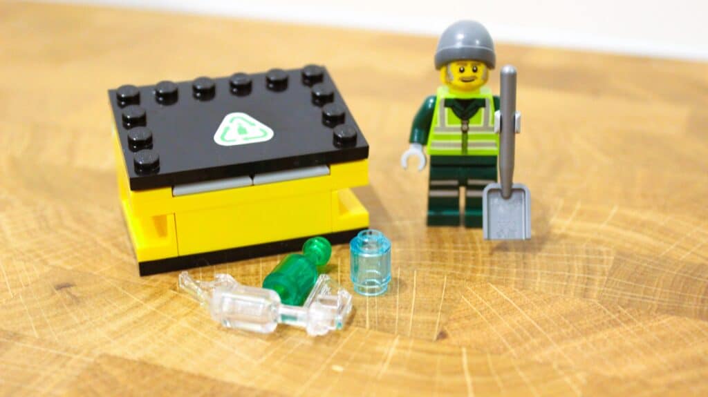 lego city 60495 recycling truck 02