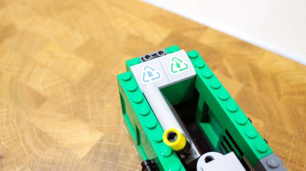 lego city 60495 recycling truck 08