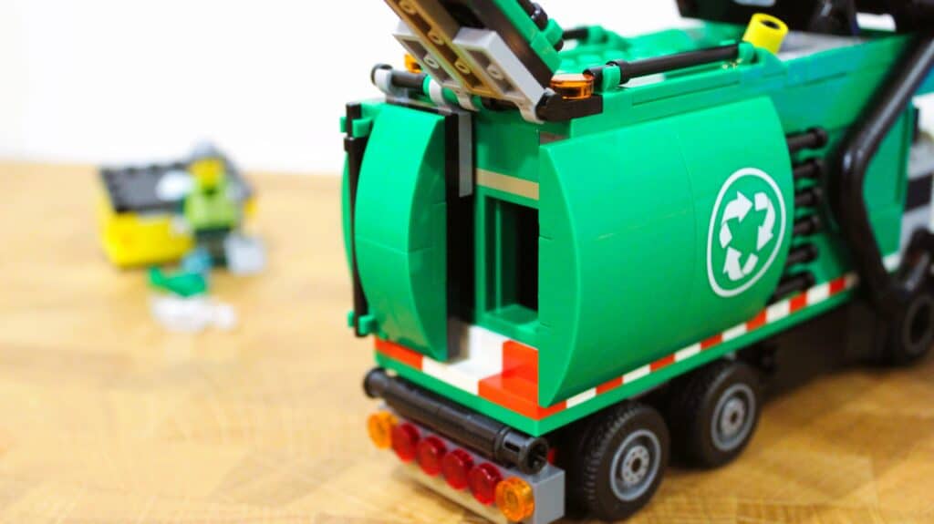 lego city 60495 recycling truck 09