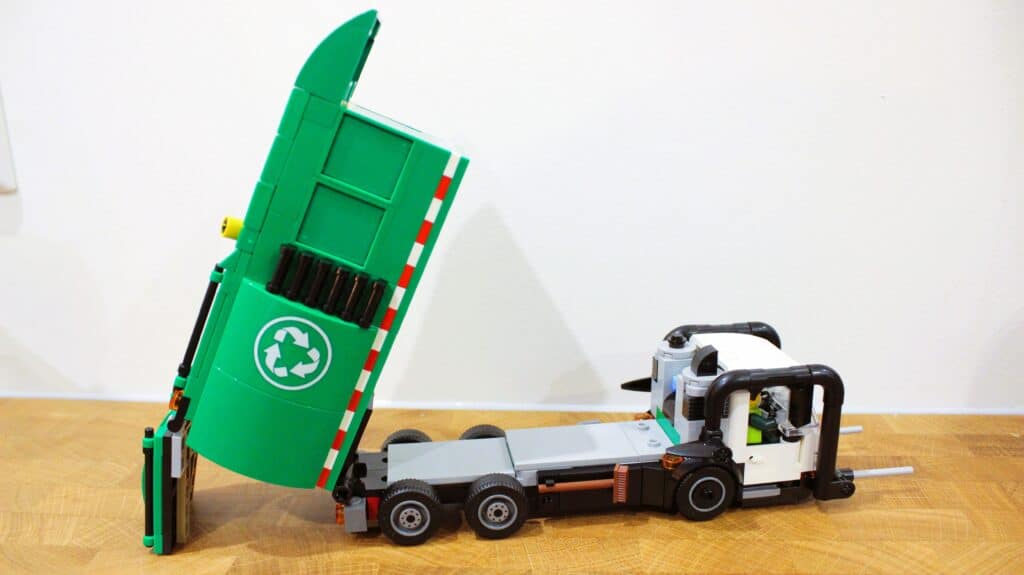 lego city 60495 recycling truck 10