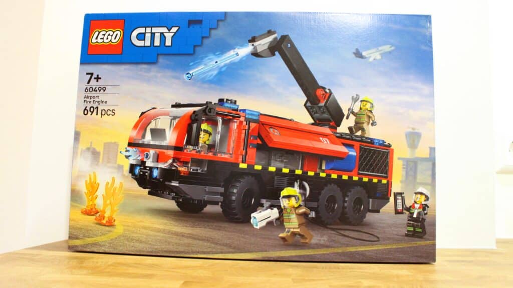 lego city 60499 airport fire engine 01