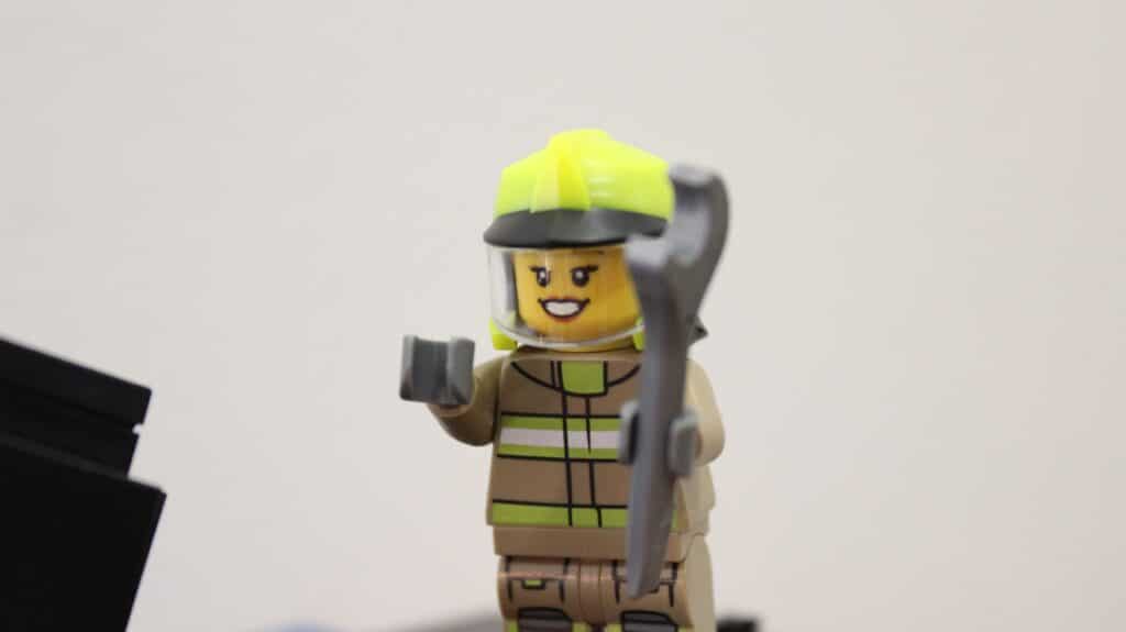 lego city 60499 airport fire engine 04