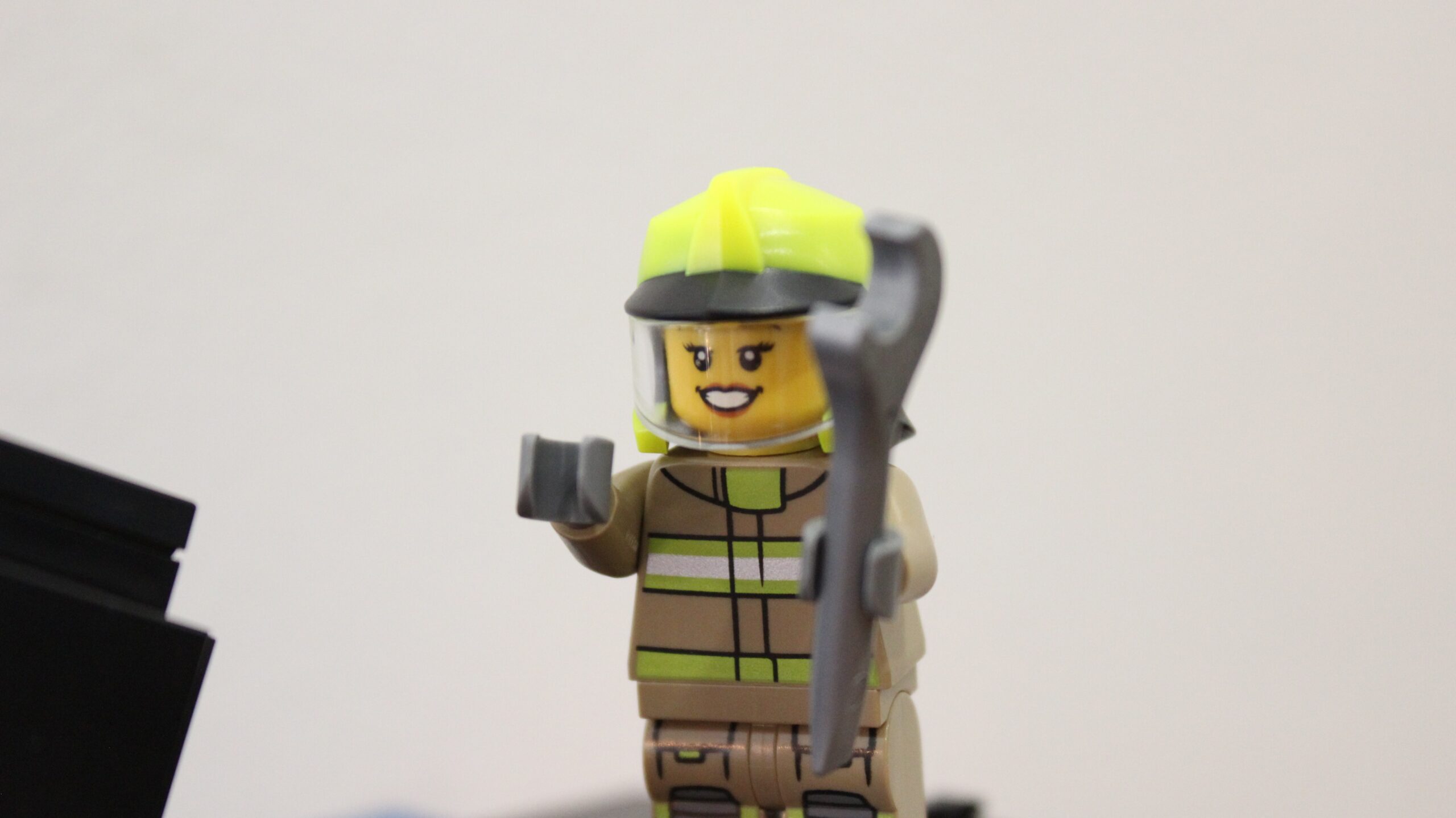 lego city 60499 airport fire engine 04