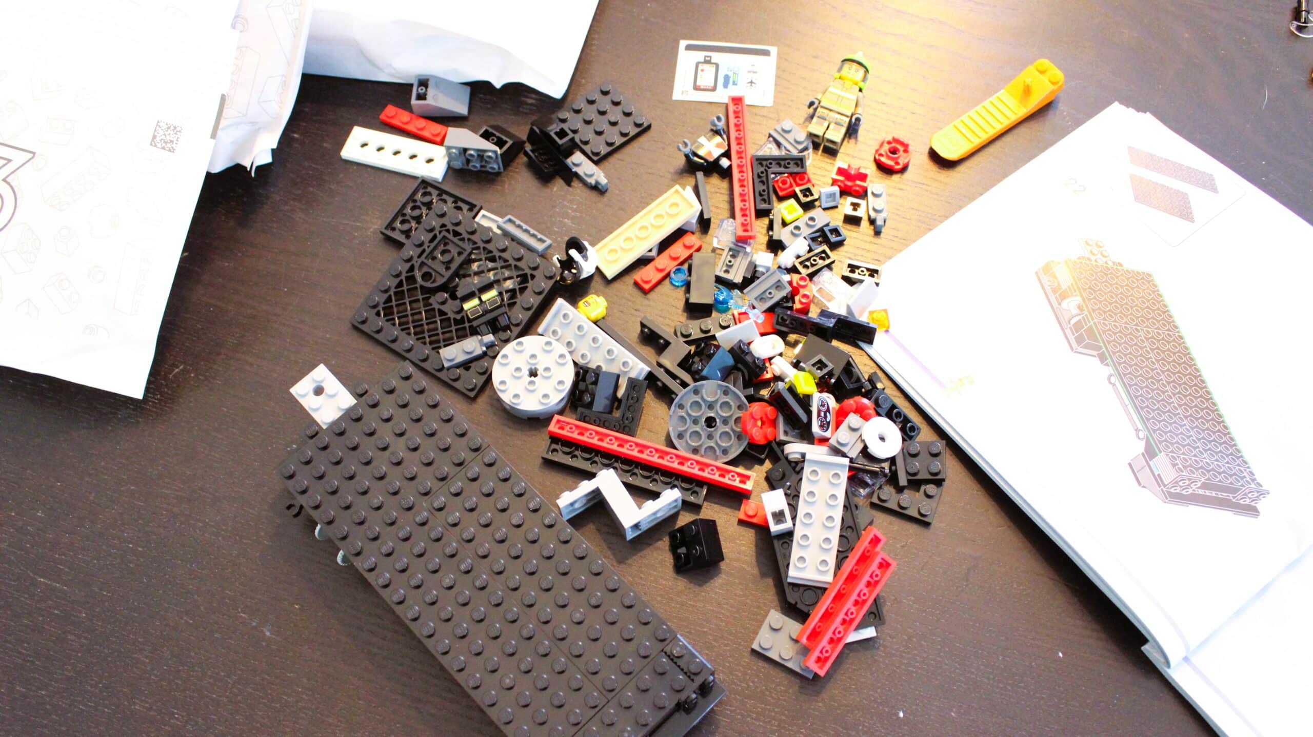 lego city 60499 airport fire engine 07