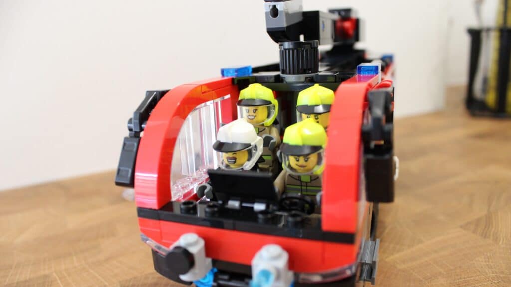 lego city 60499 airport fire engine 12