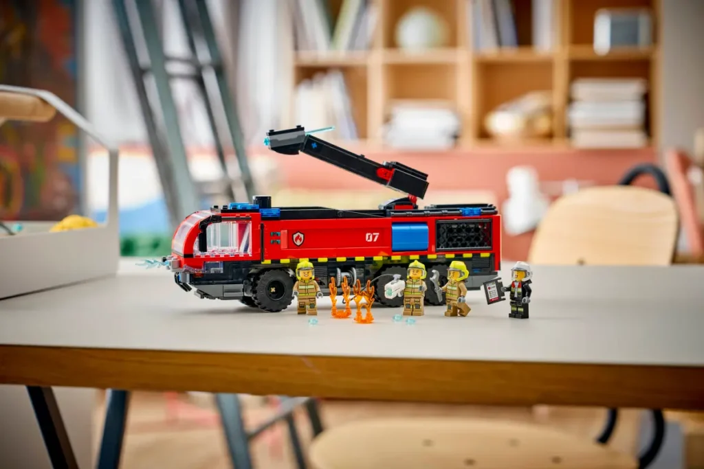 lego city 60499 airport fire truck (2)