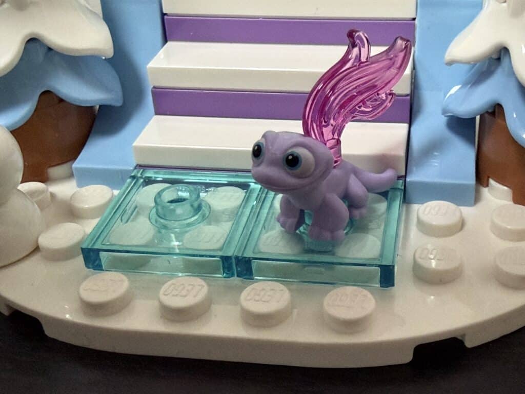 lego disney 43281 elsa’s ice castle and snow ride00003