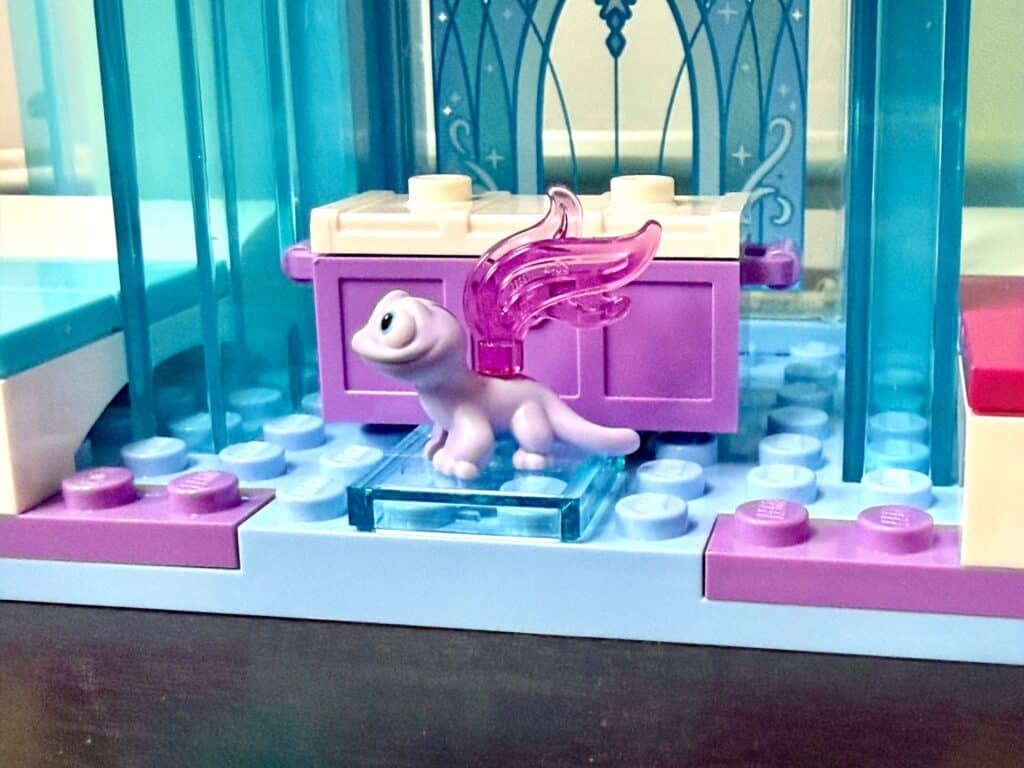 lego disney 43281 elsa’s ice castle and snow ride00013