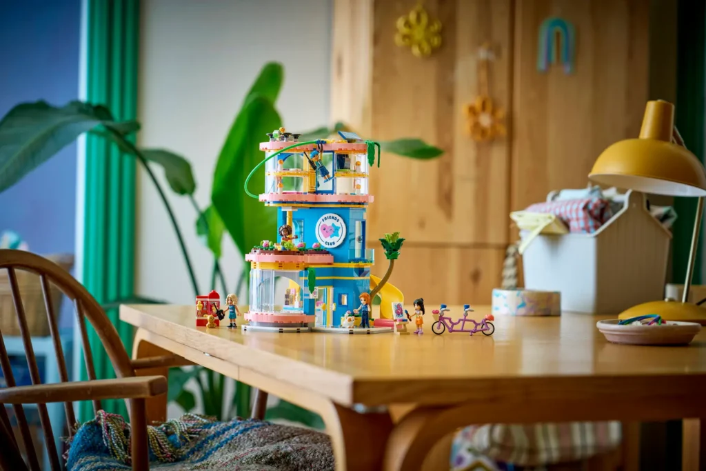 lego friends 42689 heartlake city friends club house (2)