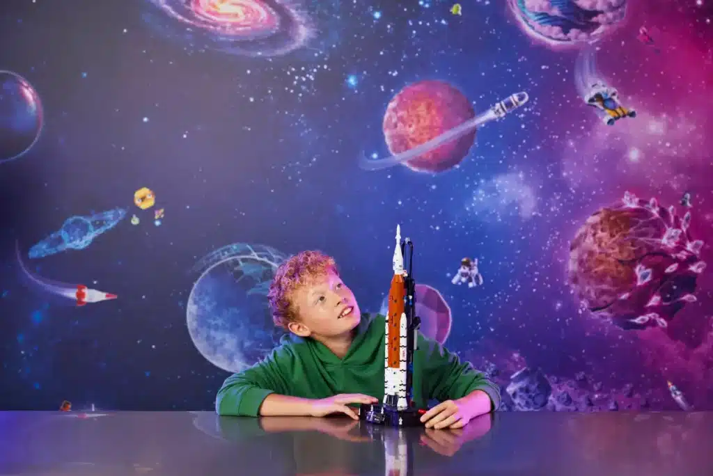 lego technic 42221 nasa artemis space launch system rocket (2)