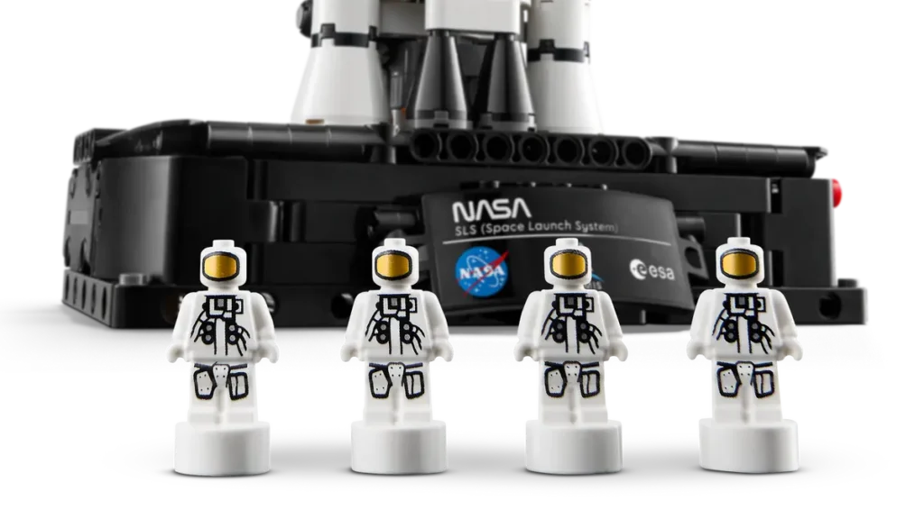 lego technic 42221 nasa artemis space launch system rocket (8)