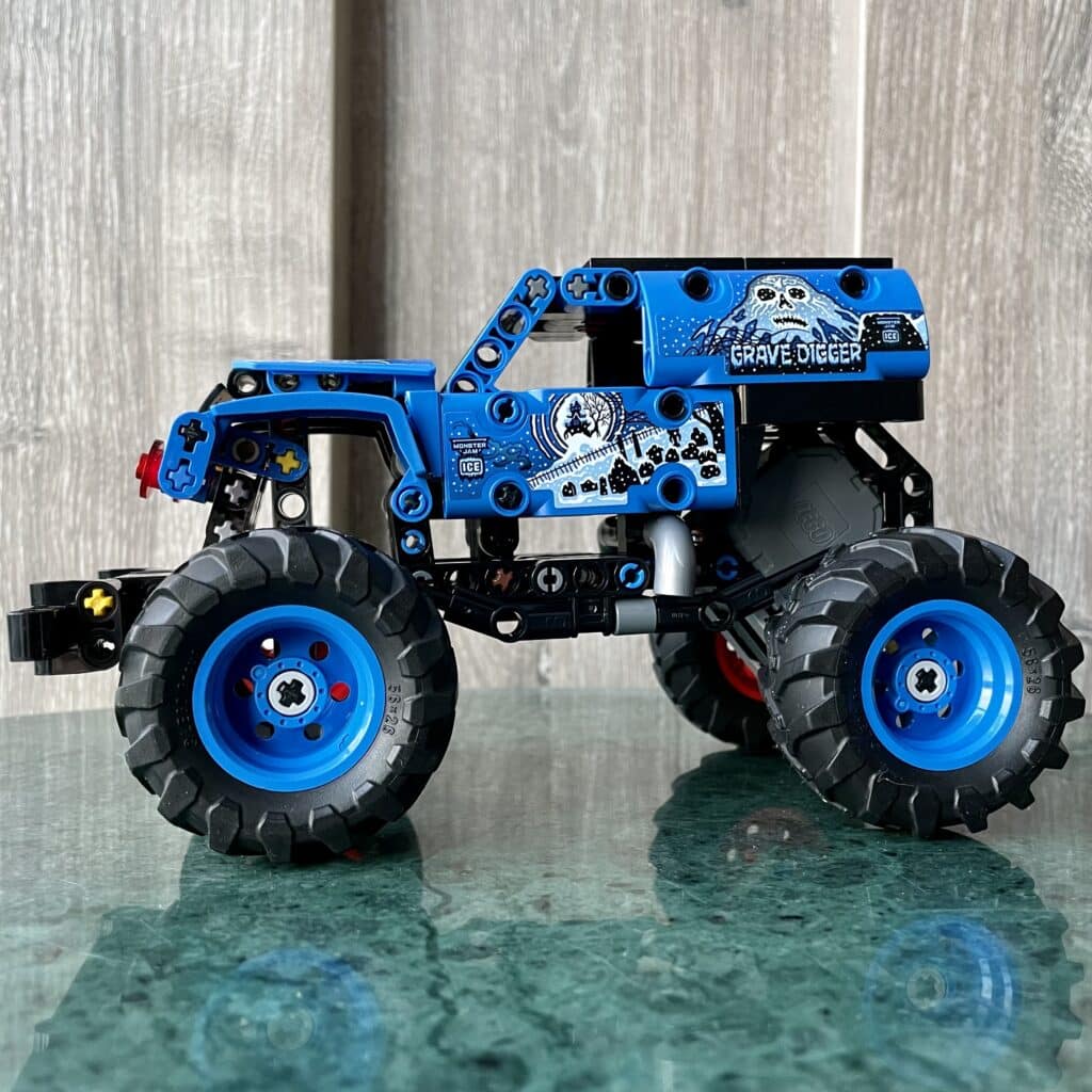 42219 monster jam grave digger 2