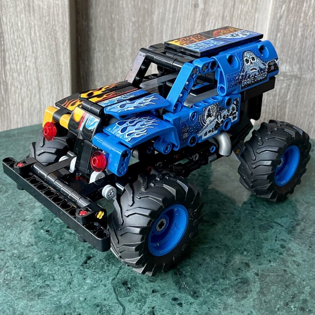 42219 monster jam grave digger 4