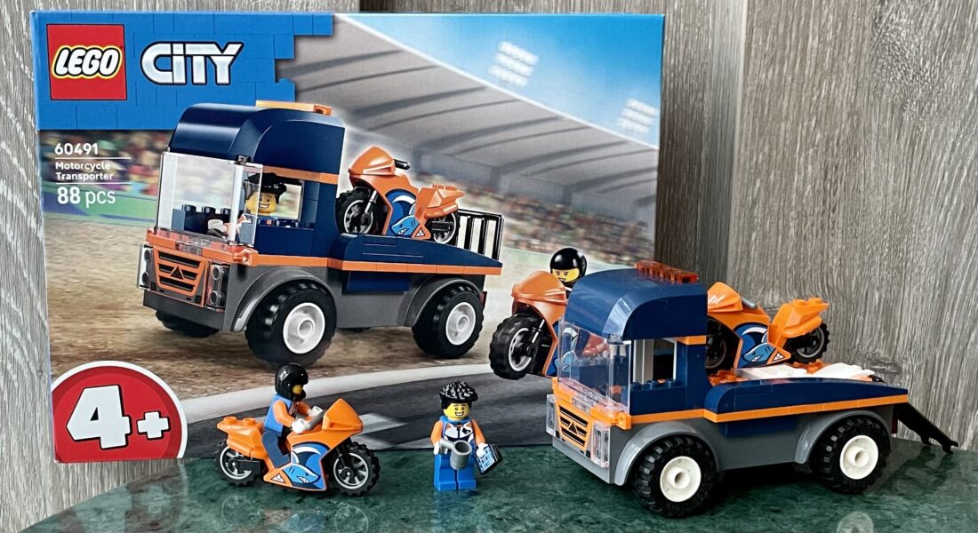 Review: Welke motor gaat in de LEGO City 60491 Motorcycle Transporter als eerste over de finish?