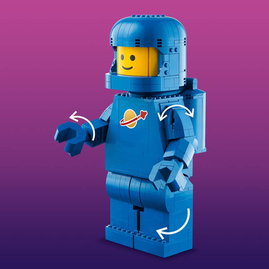 lego 40921 scaled up blue astronaut minifigure (1)
