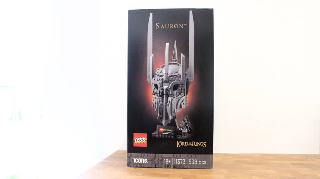 lego lord of the rings 11373 saurons helmet 01
