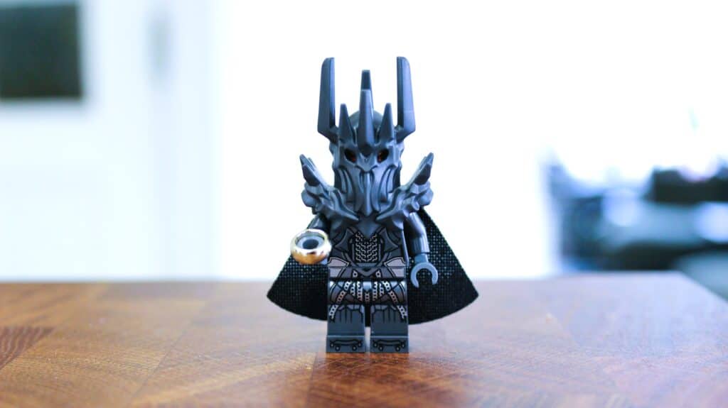 lego lord of the rings 11373 saurons helmet 02