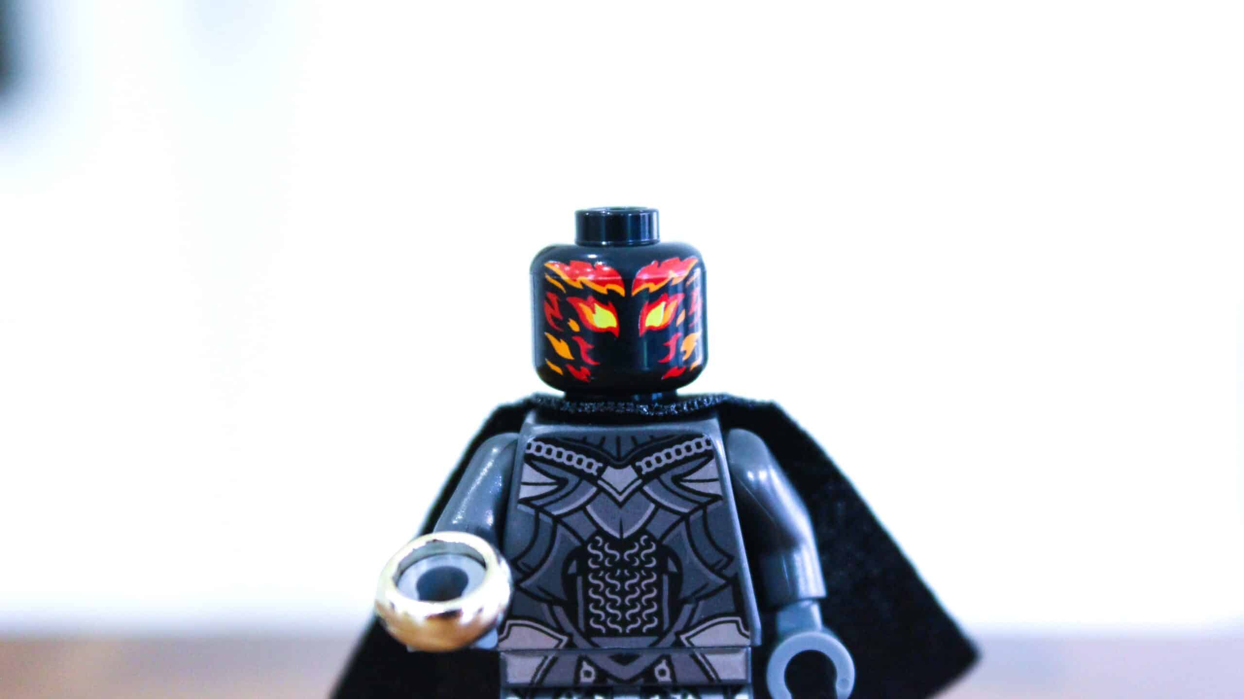 lego lord of the rings 11373 saurons helmet 04