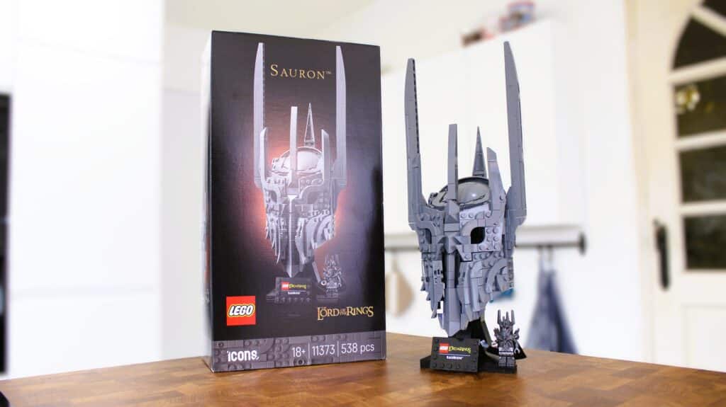 lego lord of the rings 11373 saurons helmet 06
