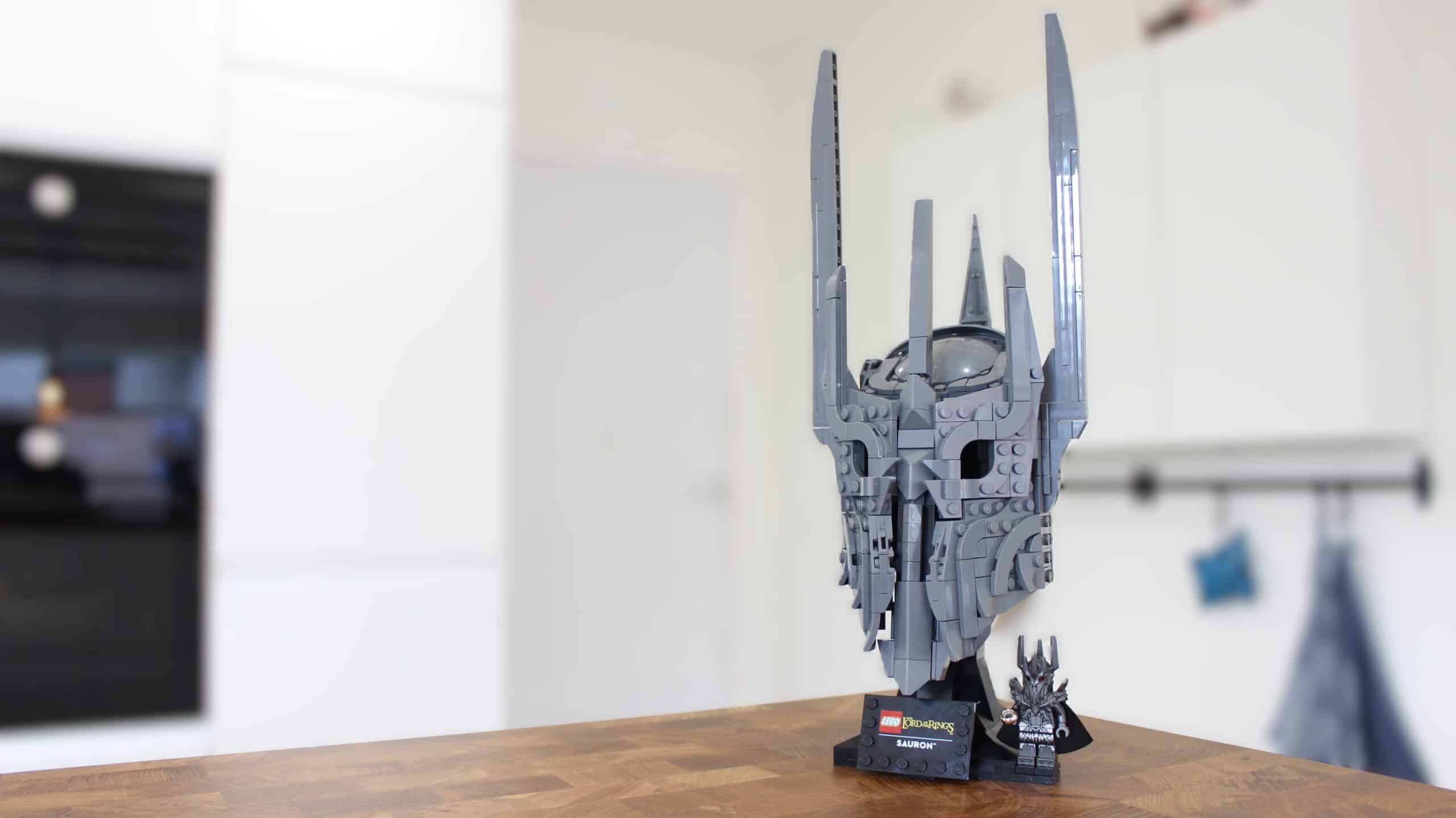 Review: LEGO Icons 11373 Lord of the Rings Saurons Helmet – bijzonder puntig