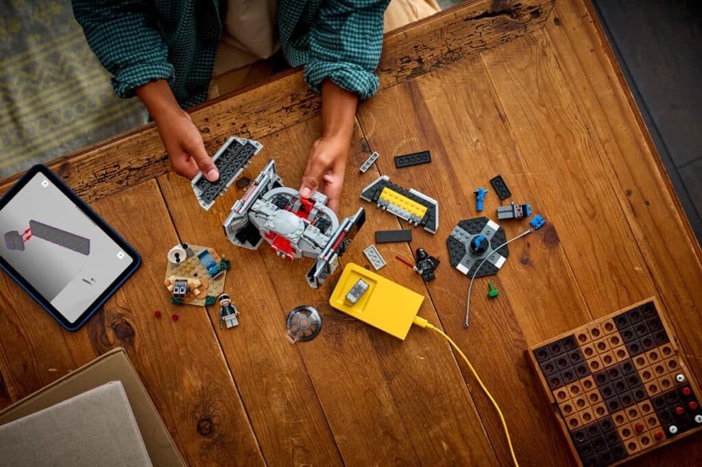 lego star wars 75421 smart play darth vaders tie fighter (1)