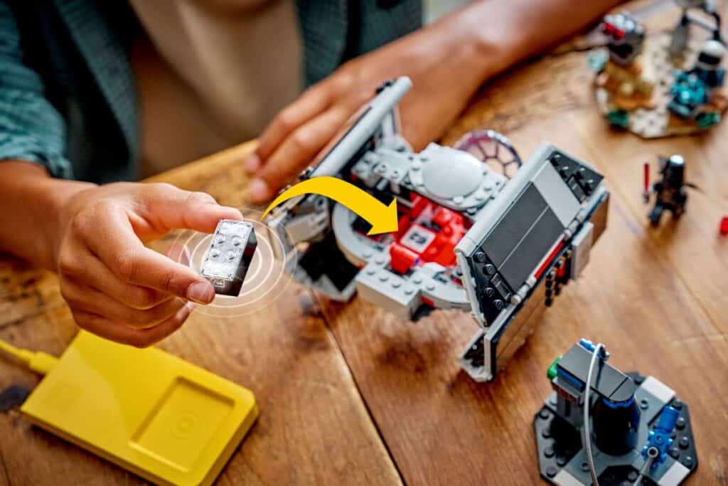 lego star wars 75421 smart play darth vaders tie fighter (2)