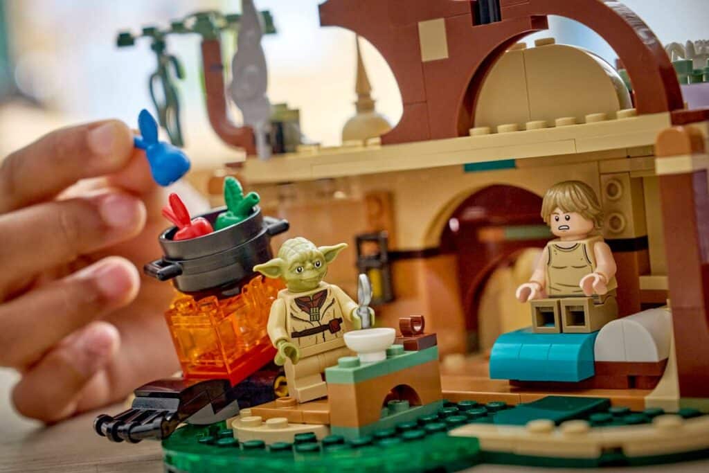 lego star wars 75422 yoda's hut and jedi training (2)