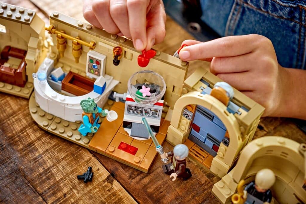 lego star wars 75425 mos eisley cantina (1)