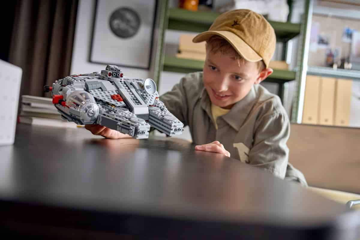 lego star wars 75426 millennium falcon (1)