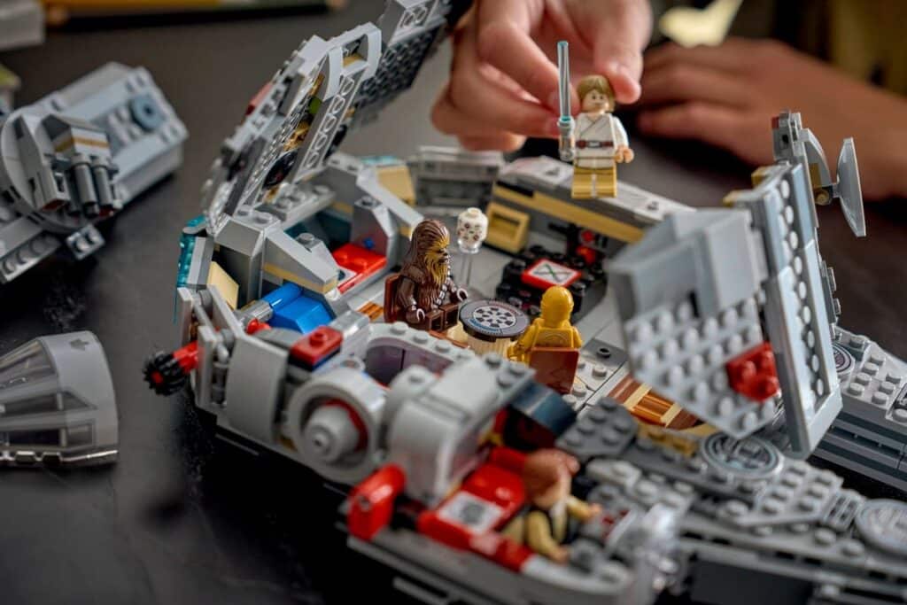 lego star wars 75426 millennium falcon (2)