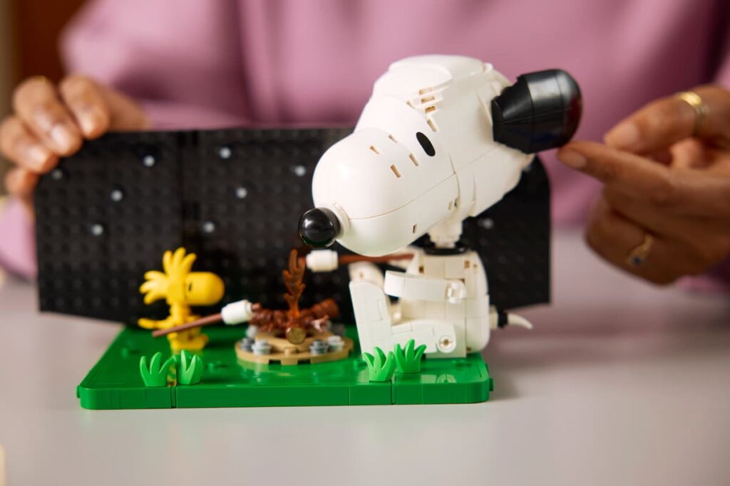 lego ideas 21368 peanuts snoopy's doghouse (1)