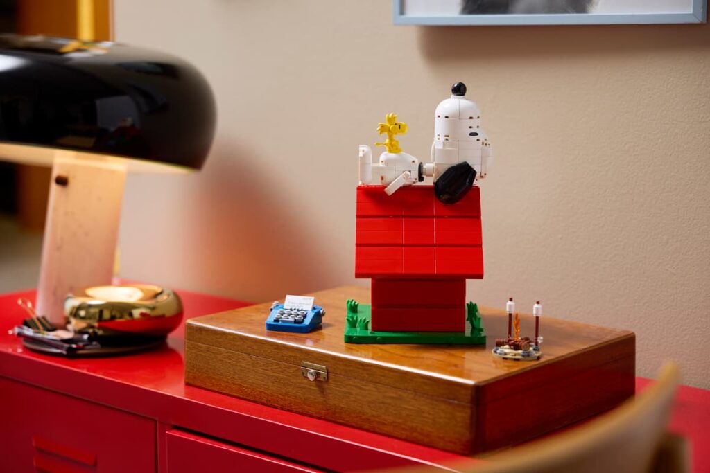 lego ideas 21368 peanuts snoopy's doghouse (5)
