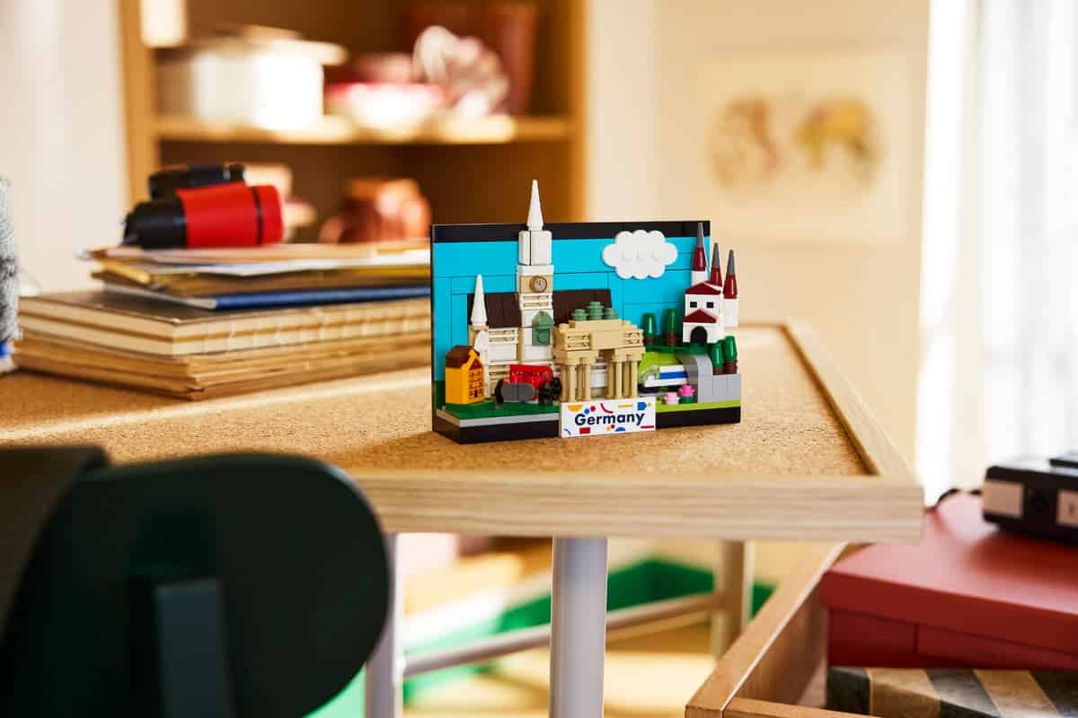lego 40954 germany postcard (2)