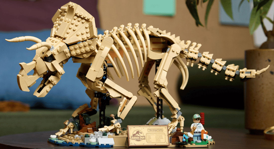 LEGO Jurassic World 77985 Dinosaur Fossils: Triceratops onthuld – haal in juni de paleontoloog in jou naar boven