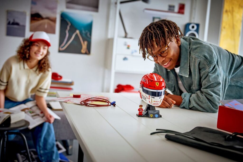 lego editions 43014 scuderia ferrari hp charles leclerc helmet (2)