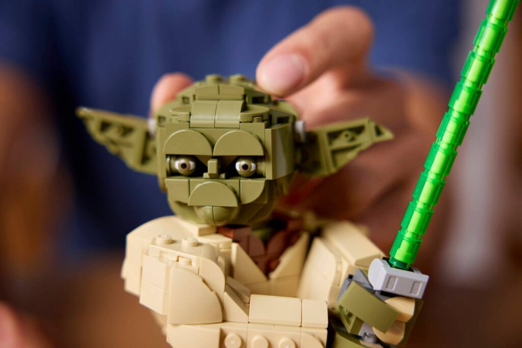 lego star wars 75438 yoda bust (2)