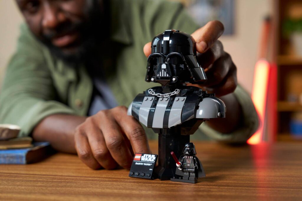 lego star wars 75439 darth vader bust (2)