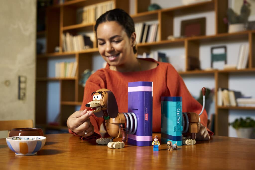 lego disney 43301 toy story slinky dog bookends (2)