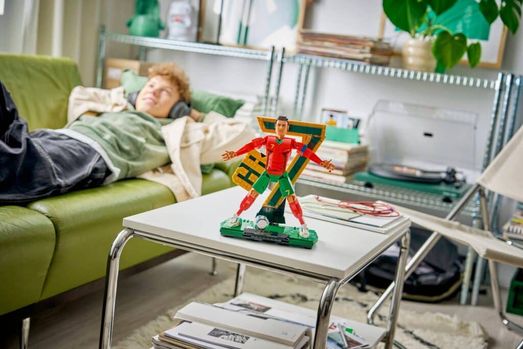 lego editions 43016 cristiano ronaldo soccer legend (2)