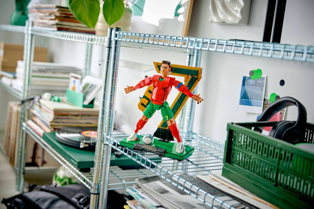 lego editions 43016 cristiano ronaldo soccer legend (3)