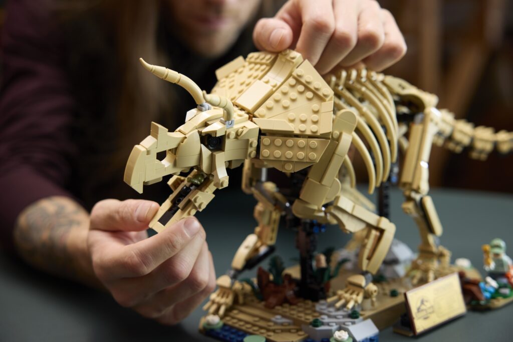 lego jurassic world 77985 dinosaur fossils triceratops (7)